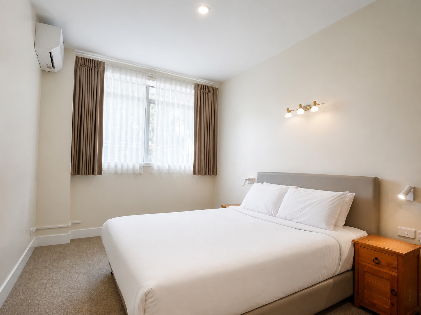 Alternate Deluxe King room