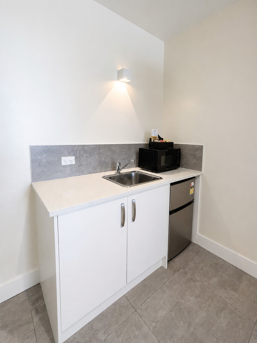 Deluxe King | Room kitchenette