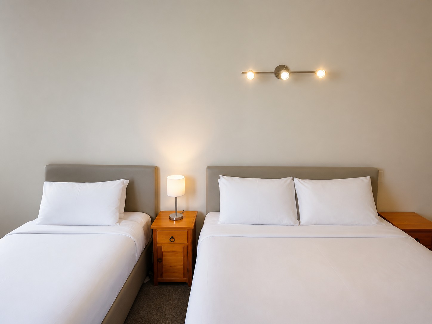 Deluxe Twin | Bed arrangement close-up