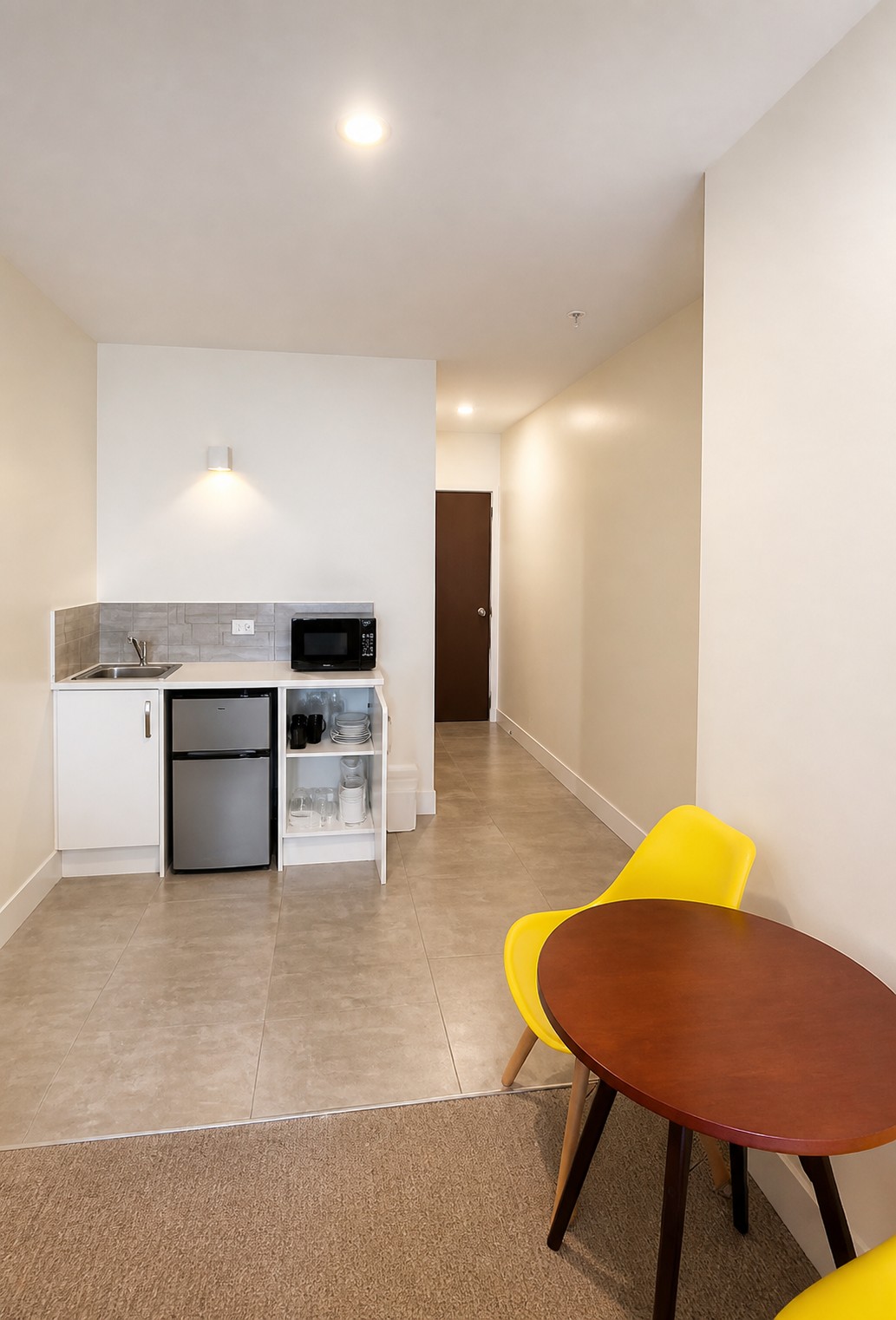 Deluxe Twin | Dining corner and kitchenette
