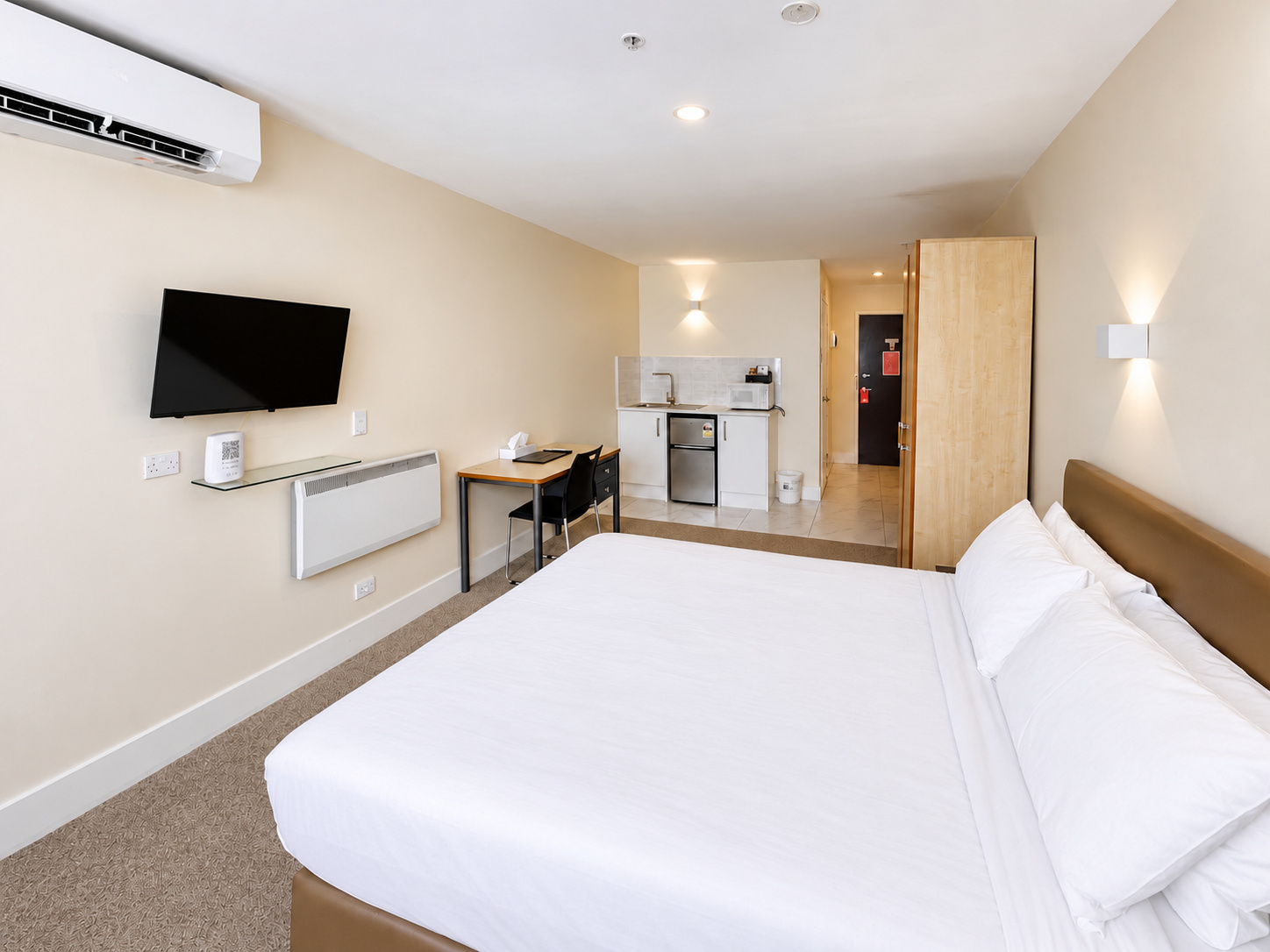 Standard Double | Wide room and furnishings