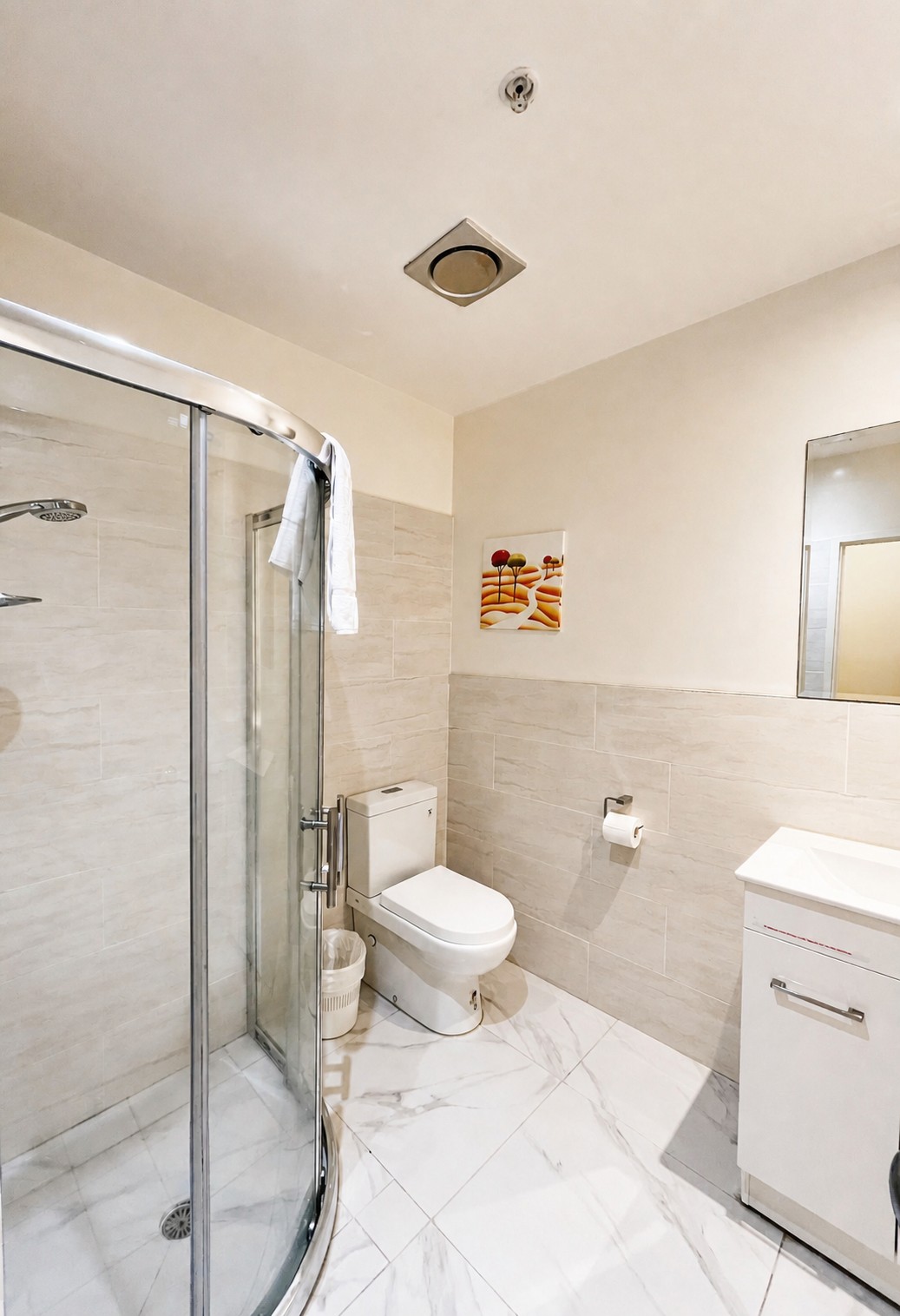 Standard Double | Alternate bathroom view